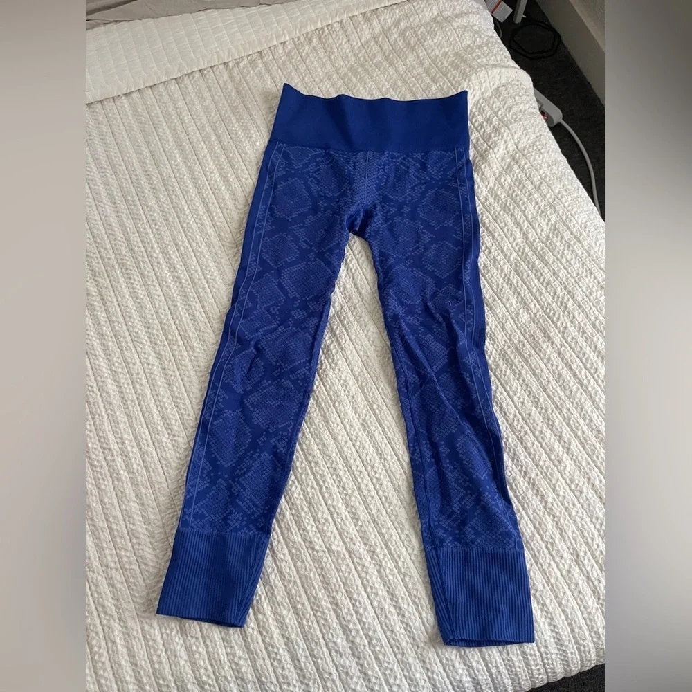 Lululemon Ebb To Street Pants Womens Heather Sapphire Blue Seamless Snakeskin